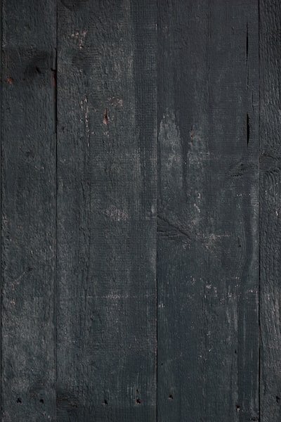 Comment réussir l'entretien du parquet noirci ?